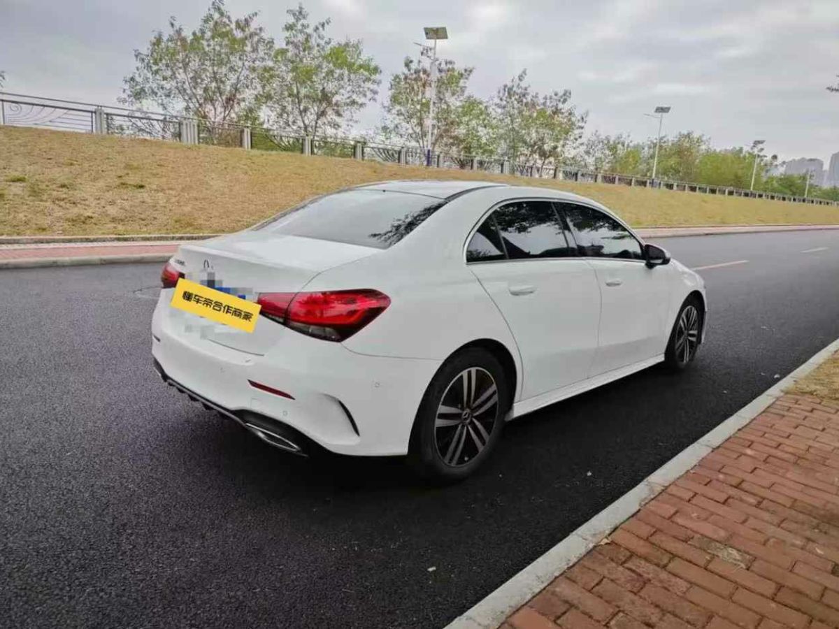 奔馳 奔馳GLE  2020款  GLE 350 4MATIC 時(shí)尚型圖片