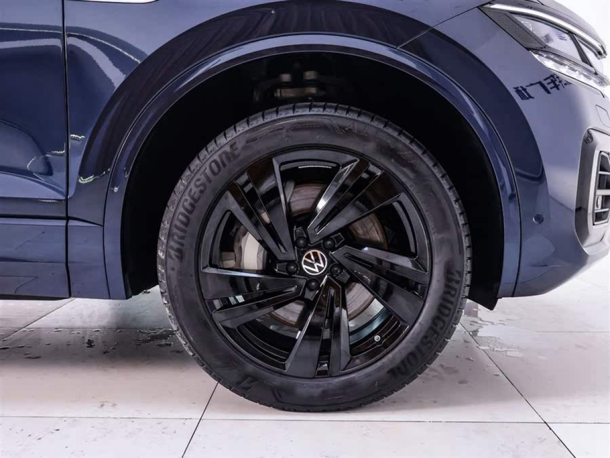 大眾 途銳  2023款 3.0TSI 銳享版 曜黑運(yùn)動(dòng)套裝圖片