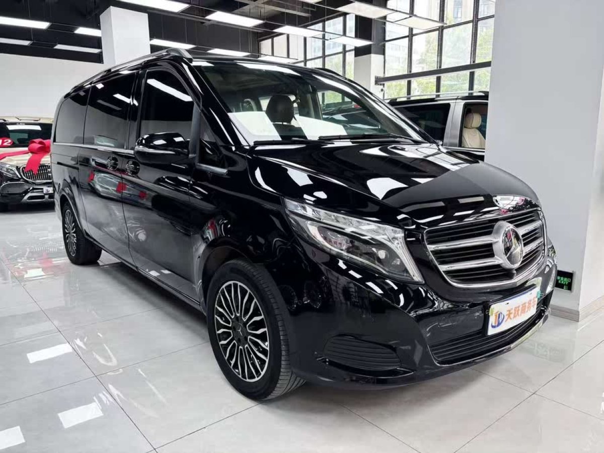奔馳 V級(jí)  2017款 V 260 L 尊貴加長(zhǎng)版圖片