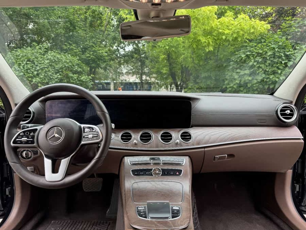 奔馳 奔馳E級  2019款 改款 E 300 L 時尚型圖片