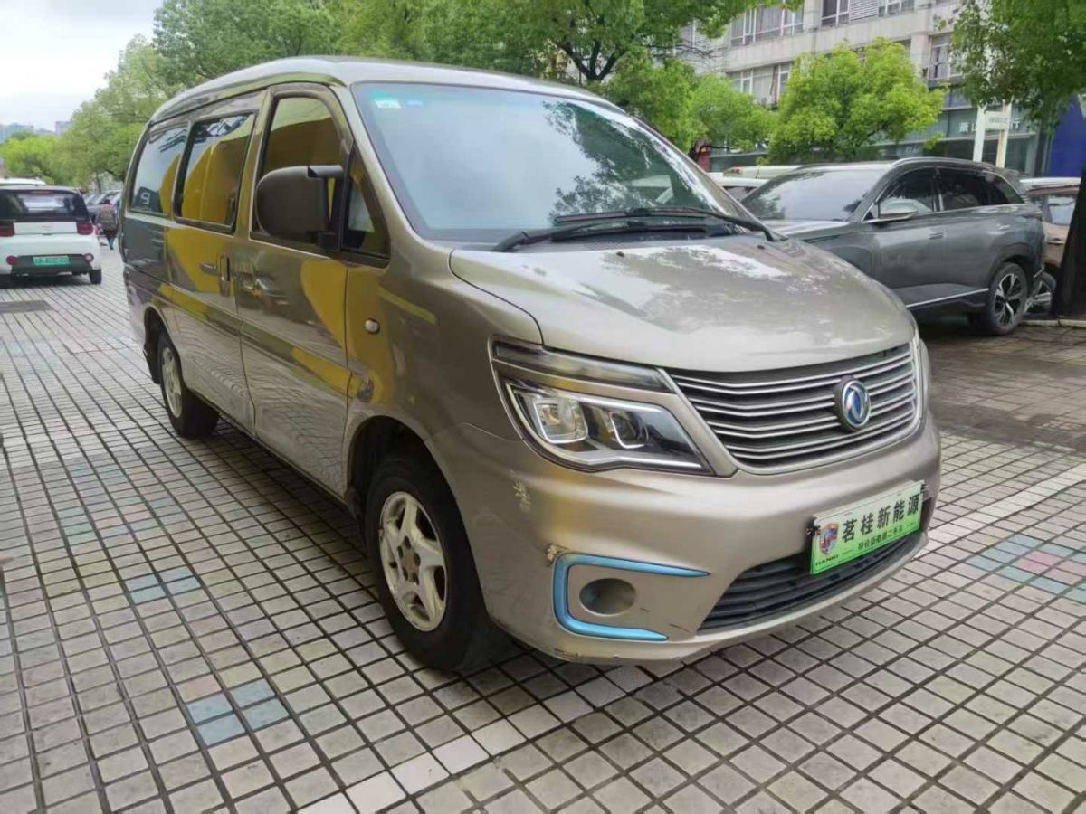東風(fēng)風(fēng)行 菱智  2017款 M5 1.6L 標(biāo)準(zhǔn)型圖片