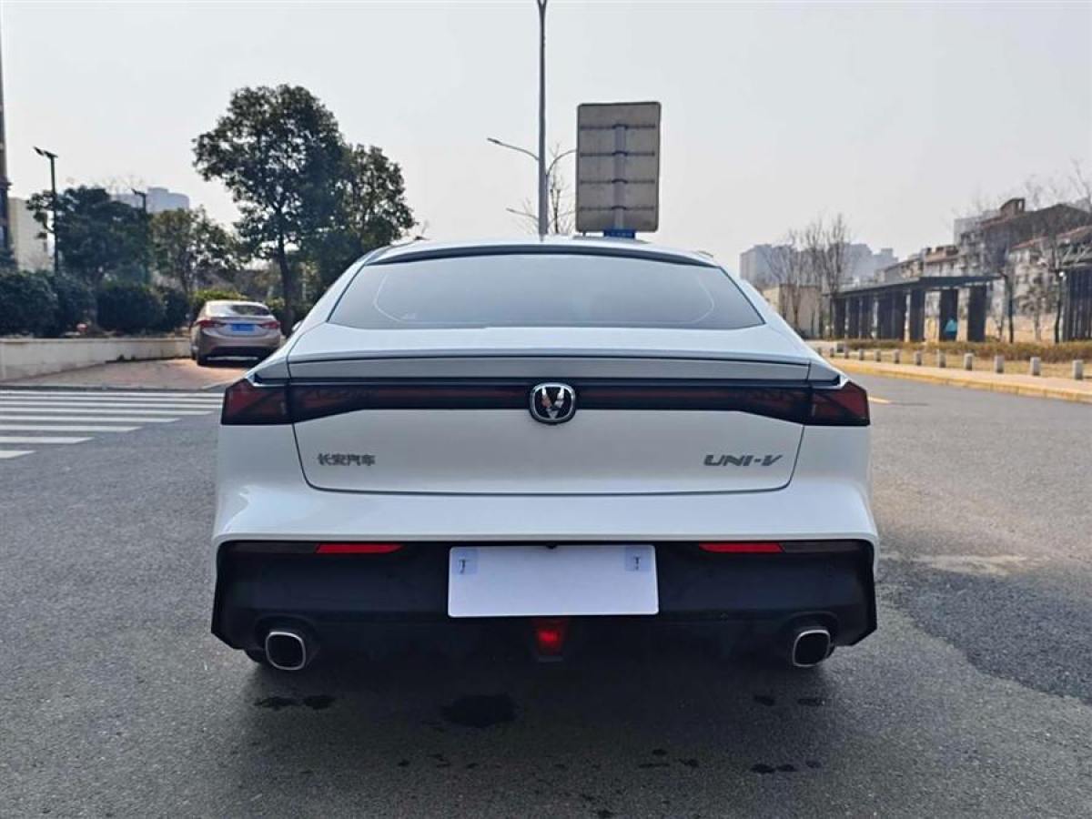 長(zhǎng)安 長(zhǎng)安UNI-V  2022款 1.5T 尊貴型圖片