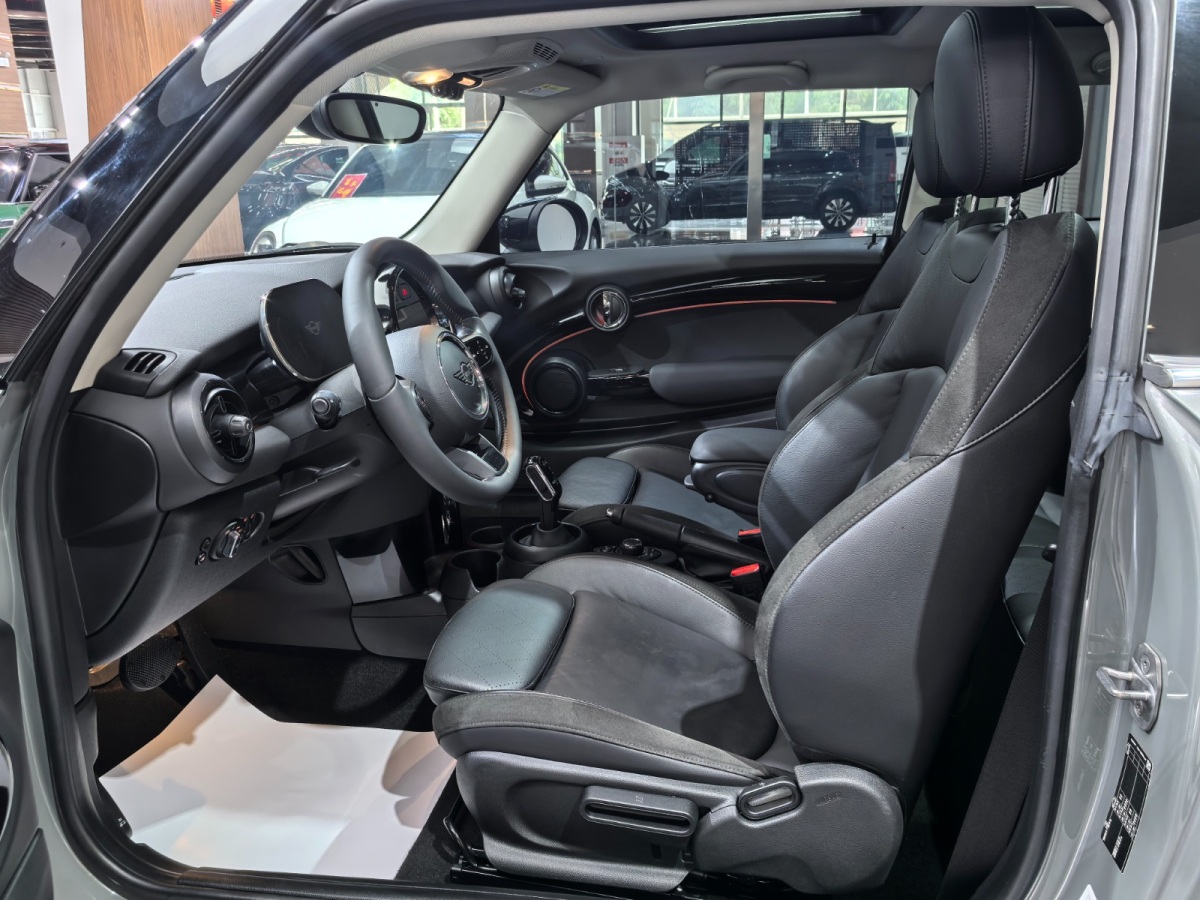 MINI MINI  2022款 改款 1.5T COOPER 藝術(shù)家圖片