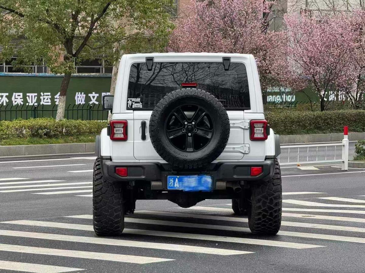 Jeep 牧馬人  2022款 2.0T 高地 阿拉斯加極光綠特別版圖片