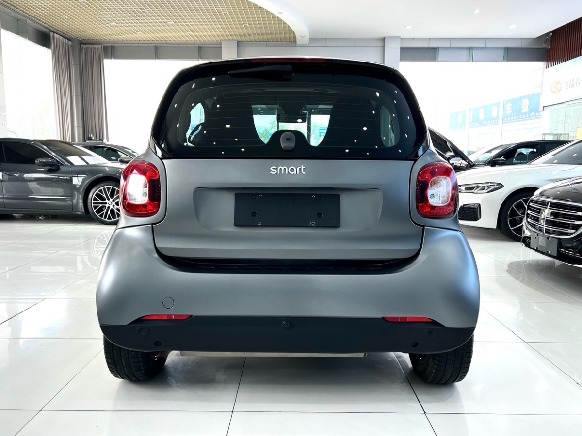 2019年8月smart fortwo  2019款 0.9T 66千瓦硬頂風(fēng)擎版 國VI