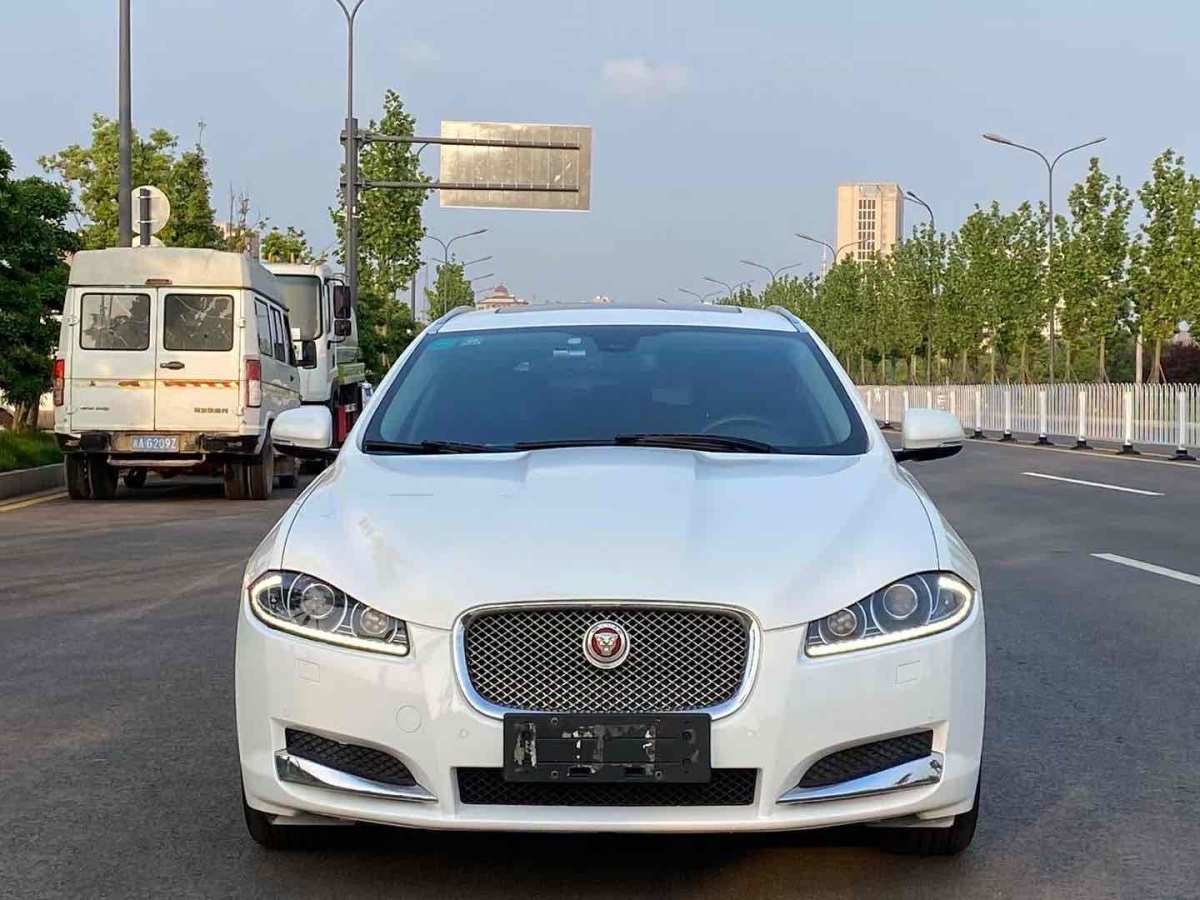 捷豹 XF  2015款 XF 2.0T Sportbrake 豪華版圖片