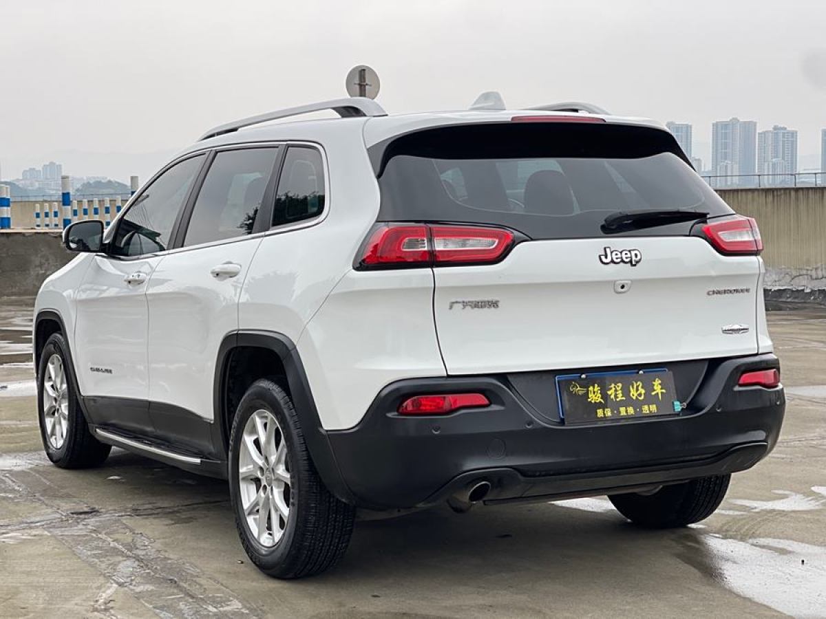 Jeep 自由光  2016款 2.0L 優(yōu)越版圖片