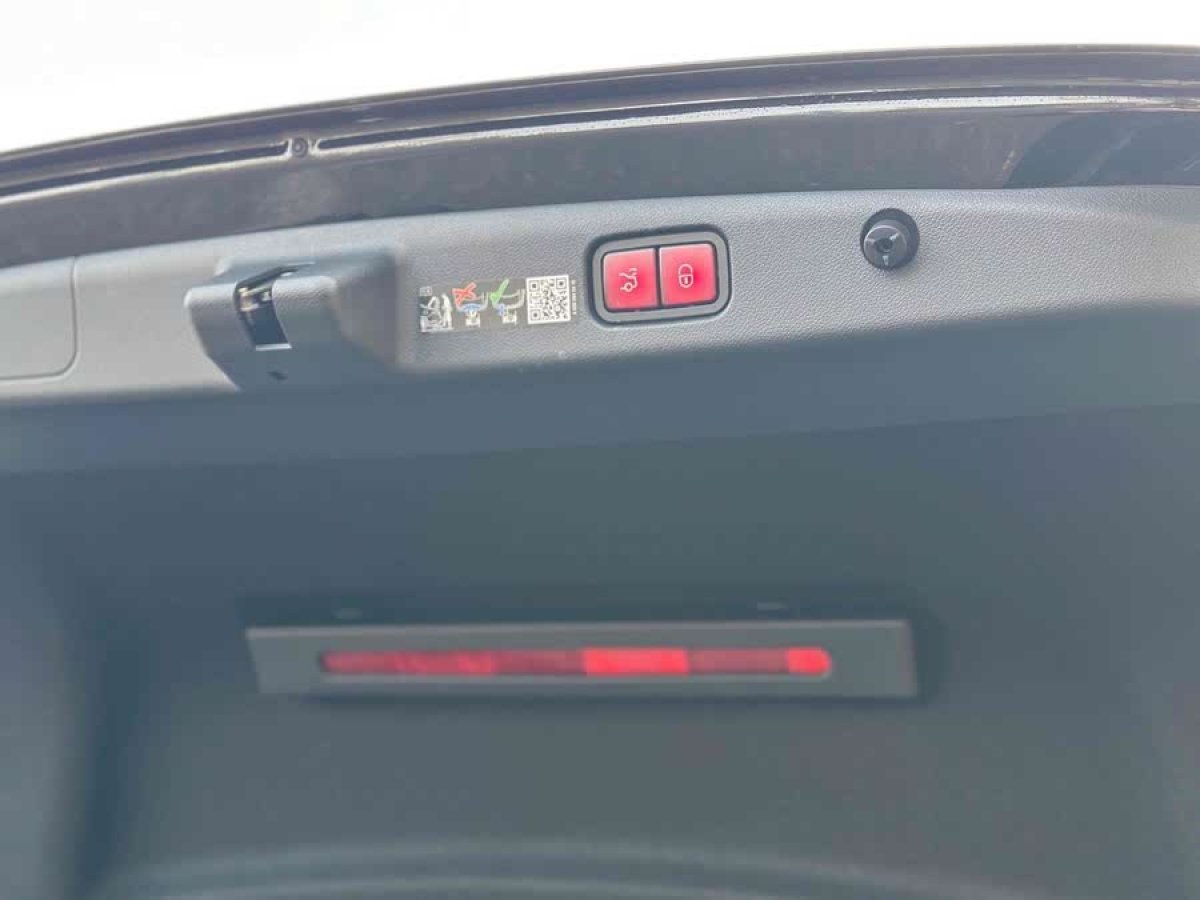 奔馳 奔馳E級  2025款 改款 E 300 L 豪華型圖片