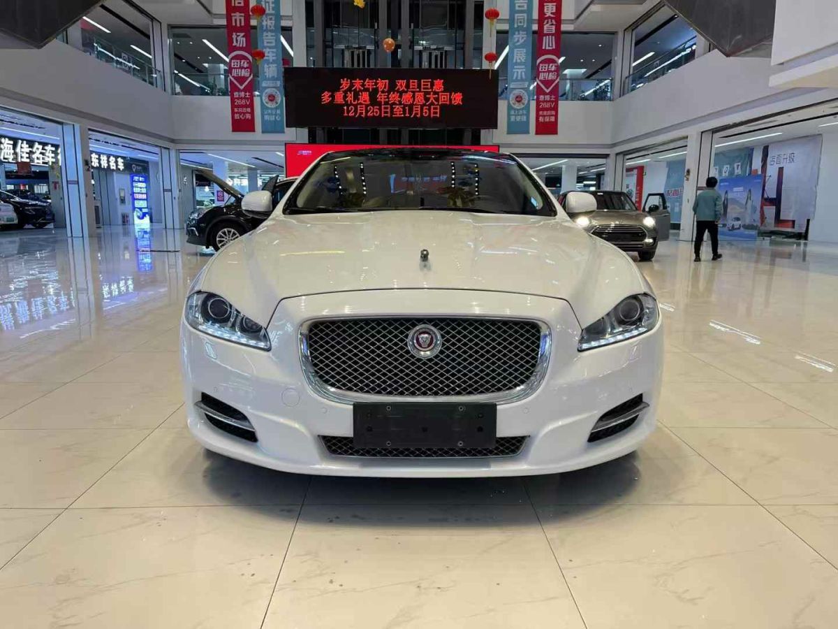 捷豹 XJ  2015款 XJL 3.0 SC 兩驅(qū)全景商務(wù)版圖片