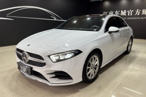 奔馳A級(jí) 奔馳 A 200 L 運(yùn)動(dòng)轎車時(shí)尚型
