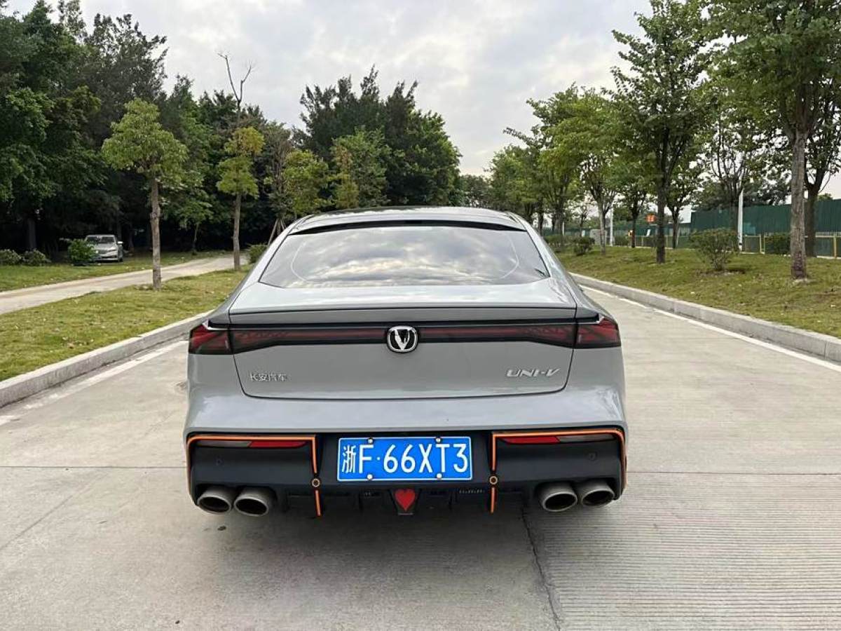 长安 长安UNI-V  2023款 1.5T 运动版图片