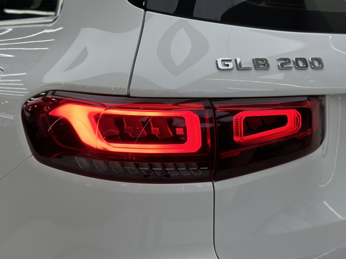 奔驰 奔驰GLB  2020款 GLB 200 动感型图片