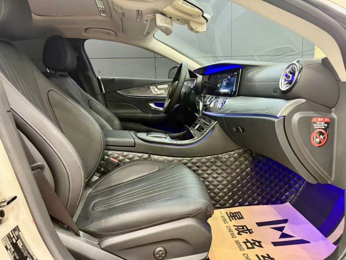 奔馳 奔馳A級(jí)  2019款  A 220 L 4MATIC 運(yùn)動(dòng)轎車圖片