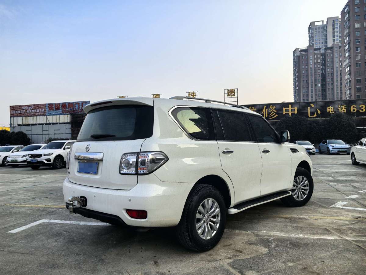 日產(chǎn) 途樂(lè)  2018款 4.0L 領(lǐng)英型圖片