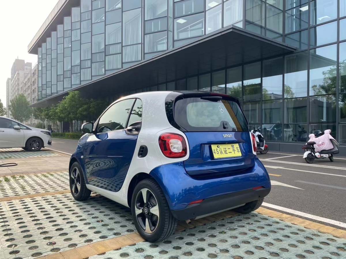 2018年5月smart forfour  2018款 1.0L 52千瓦激情版