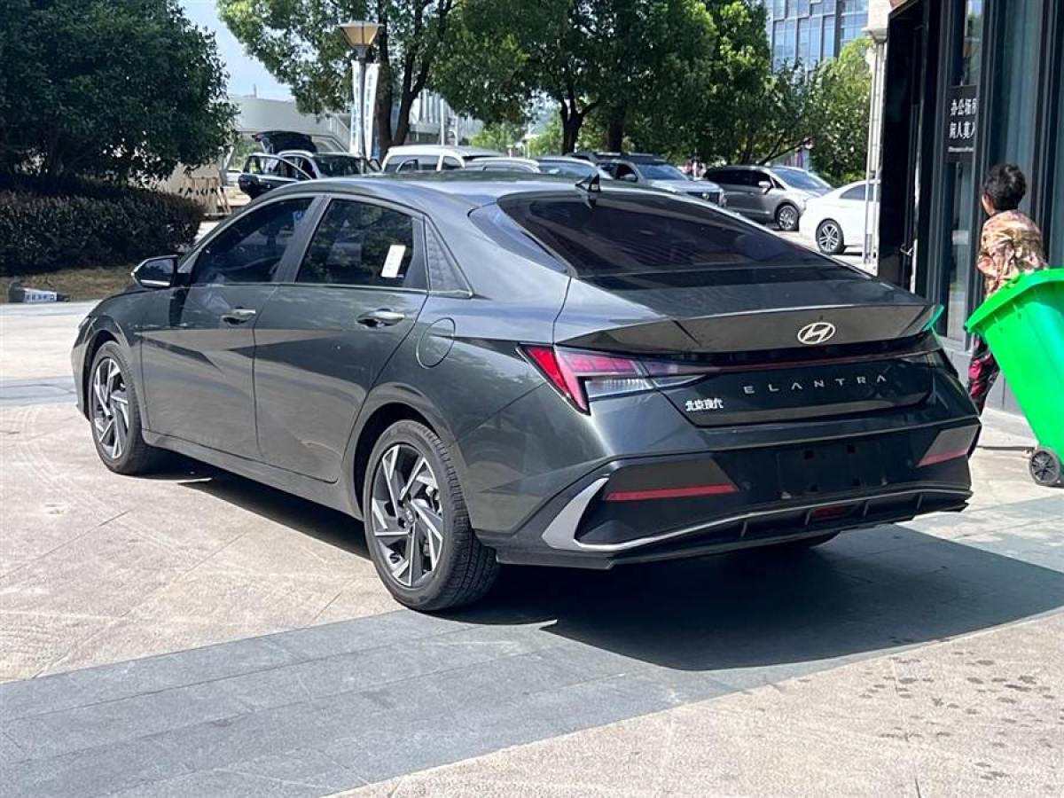 現(xiàn)代 伊蘭特  2023款 1.5L CVT LUX尊貴版圖片