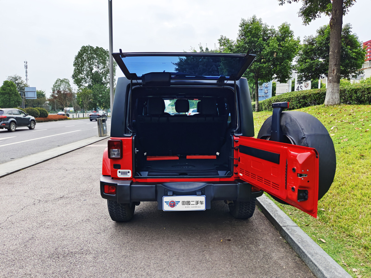 Jeep 牧馬人  2017款 3.0L Sahara 四門舒享版圖片