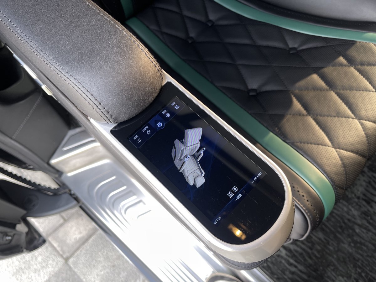 奔驰 威霆  2018款 2.0T 商务版 国VI图片
