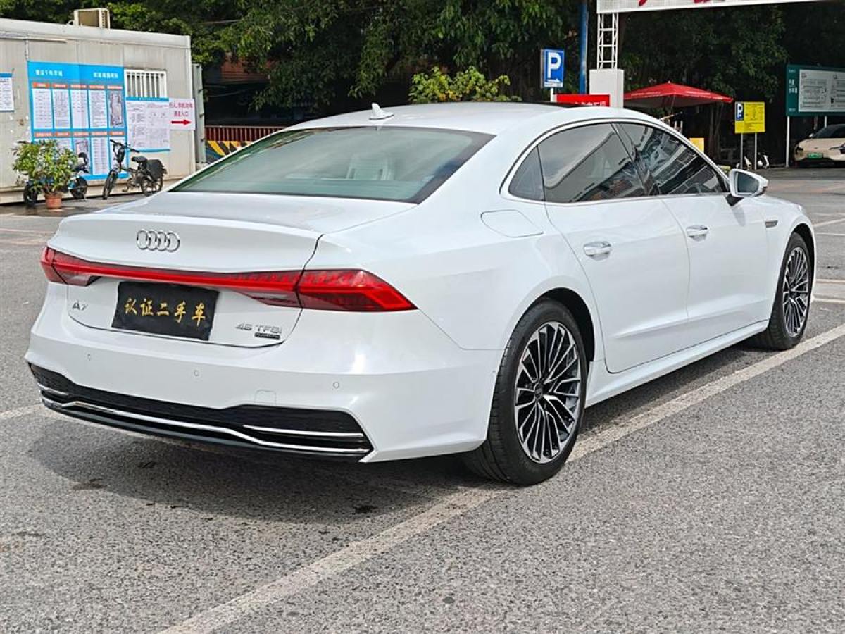 2024年4月奧迪 奧迪A7L  2024款 45TFSI quattro S-line 見遠(yuǎn)型 流晶套裝