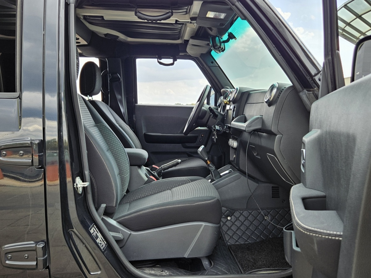 北京 BJ40  2016款 40L 2.0T 手動兩驅(qū)豪華版圖片