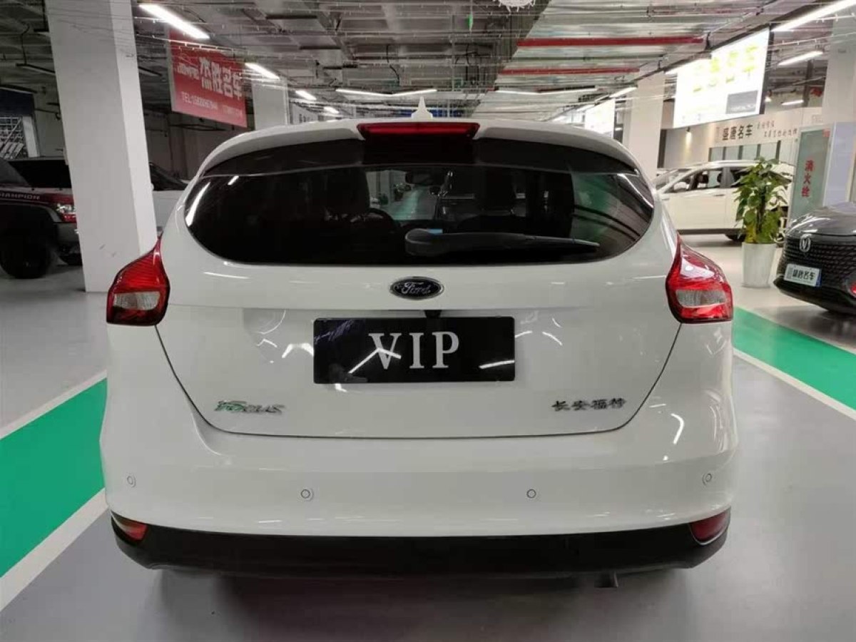 福特 ?？怂? 2018款 兩廂經(jīng)典 1.6L 自動(dòng)風(fēng)尚型智行版圖片