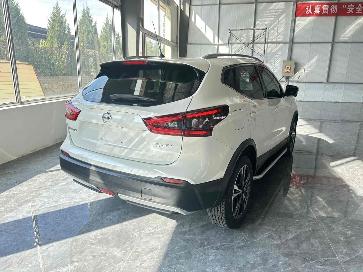 日產(chǎn) 逍客  2021款 2.0L CVT豪華領(lǐng)航版圖片