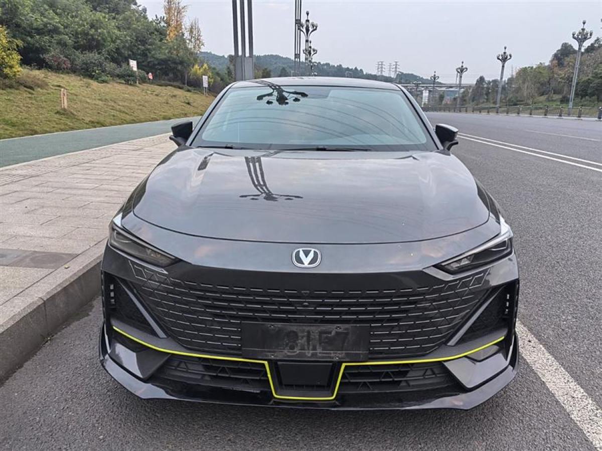 長安 長安UNI-V  2022款 1.5T 運(yùn)動版圖片