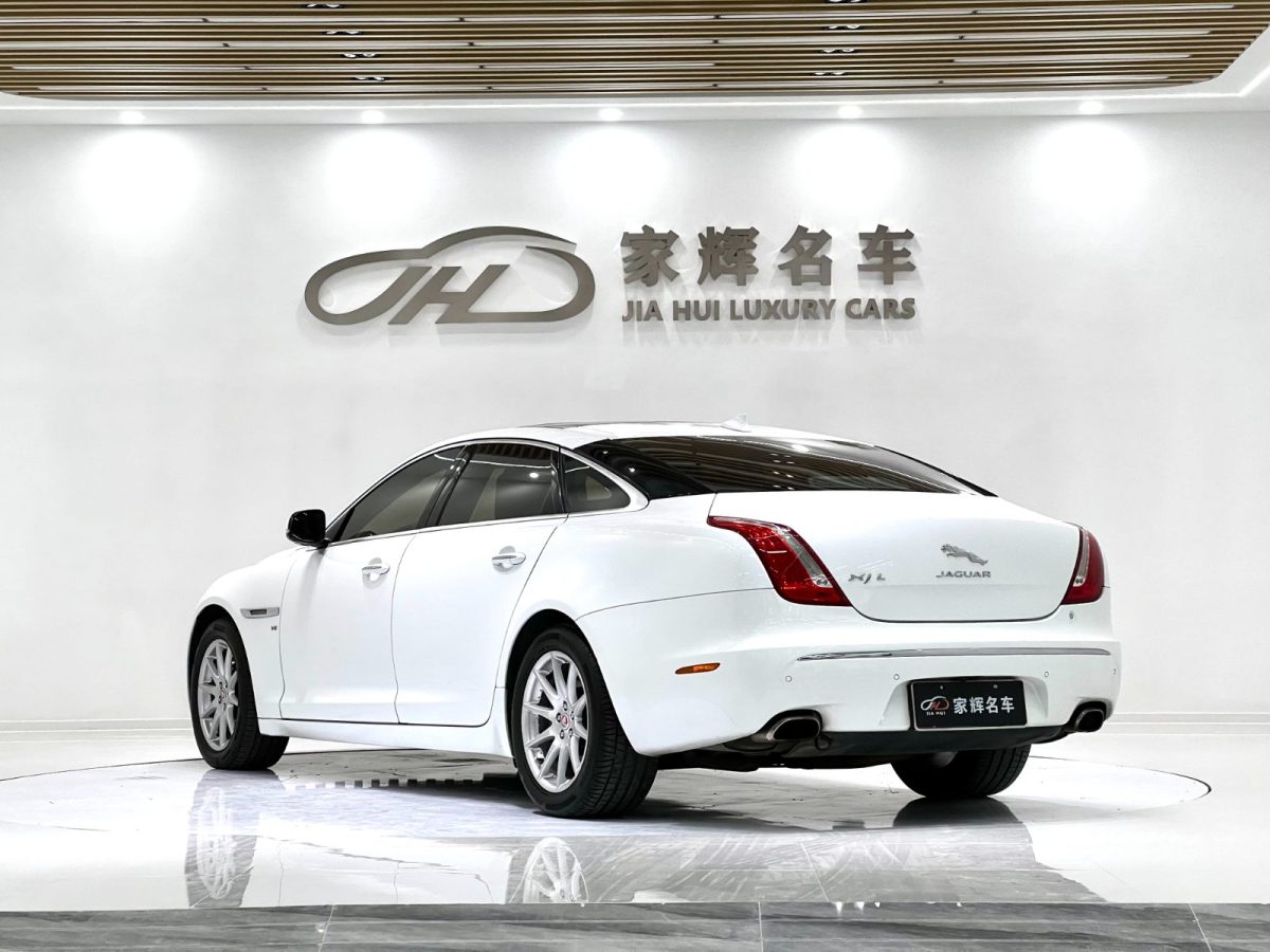 捷豹 XJ  2014款 XJL 2.0T 兩驅(qū)全景商務(wù)版圖片