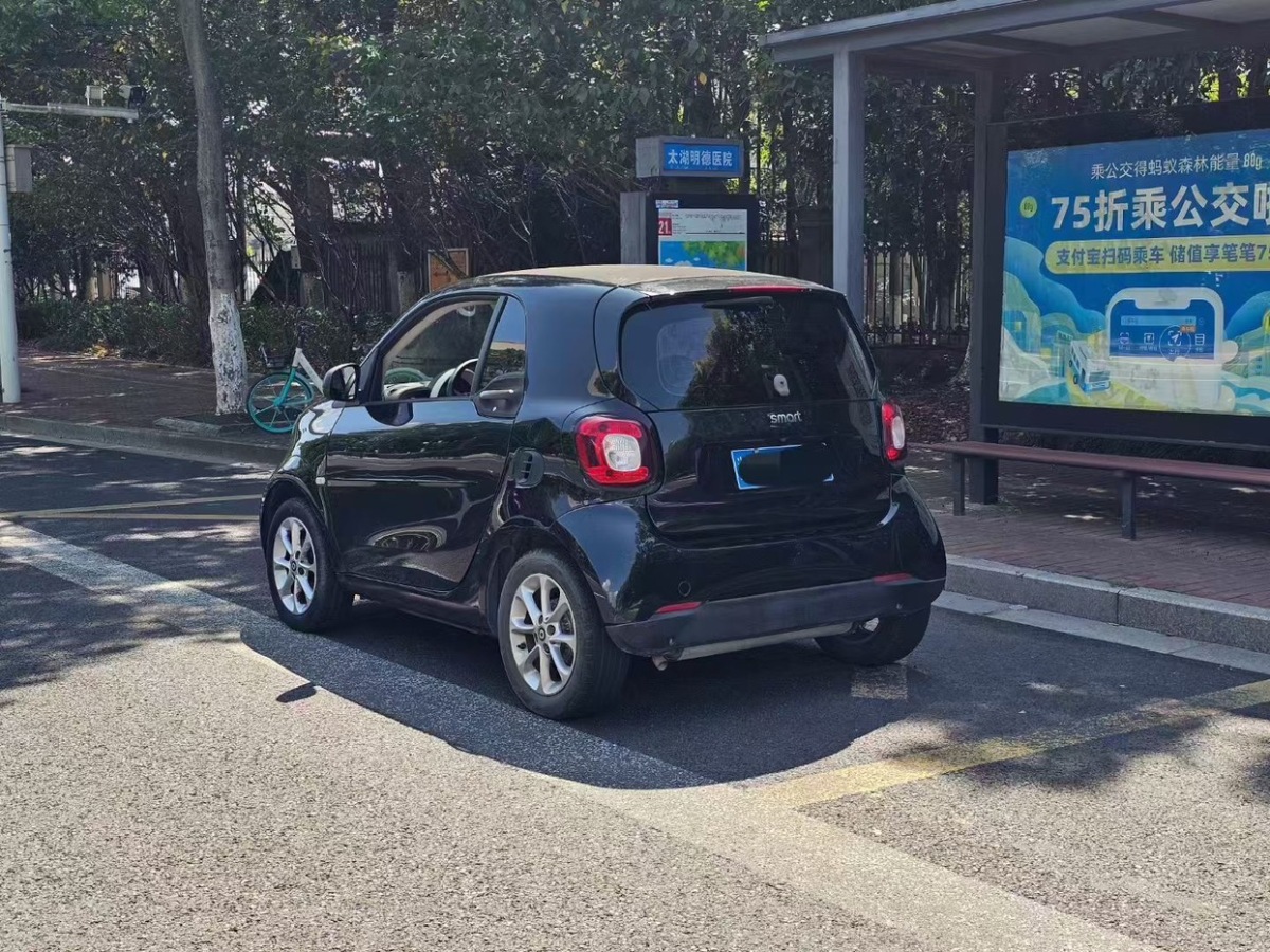 2017年12月smart fortwo  2017款 1.0L 52千瓦硬頂摯愛特別版