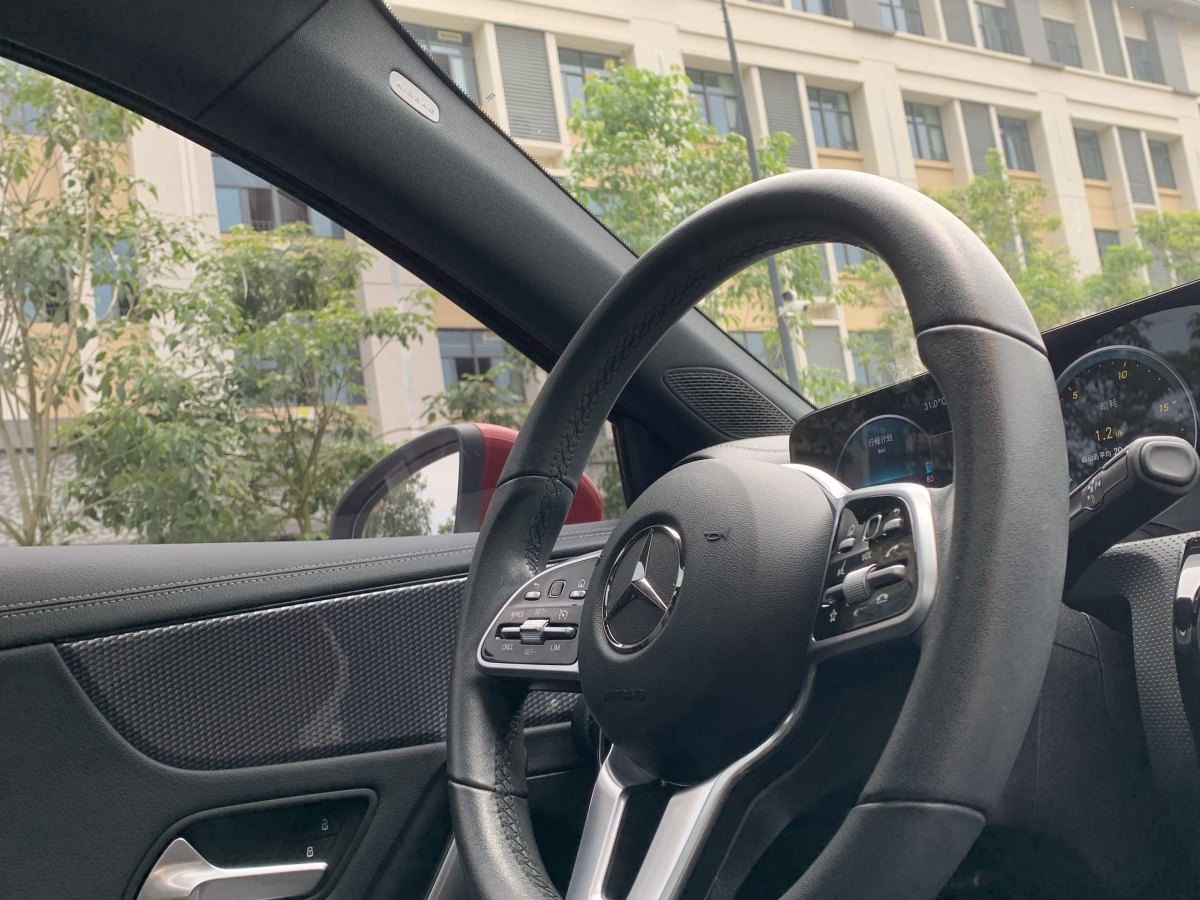 奔驰 奔驰A级  2020款 改款 A 200 L 运动轿车动感型图片