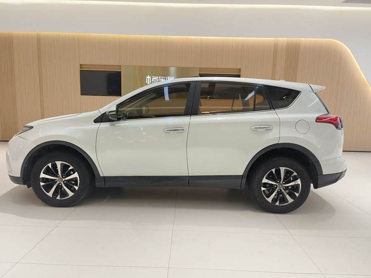 豐田 RAV4榮放  2016款 2.0L CVT兩驅(qū)風(fēng)尚版圖片