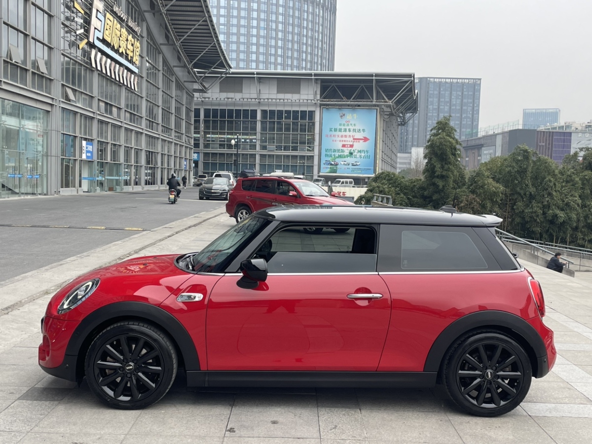 MINI MINI  2020款 2.0T COOPER S 經(jīng)典派 三門絕色版圖片