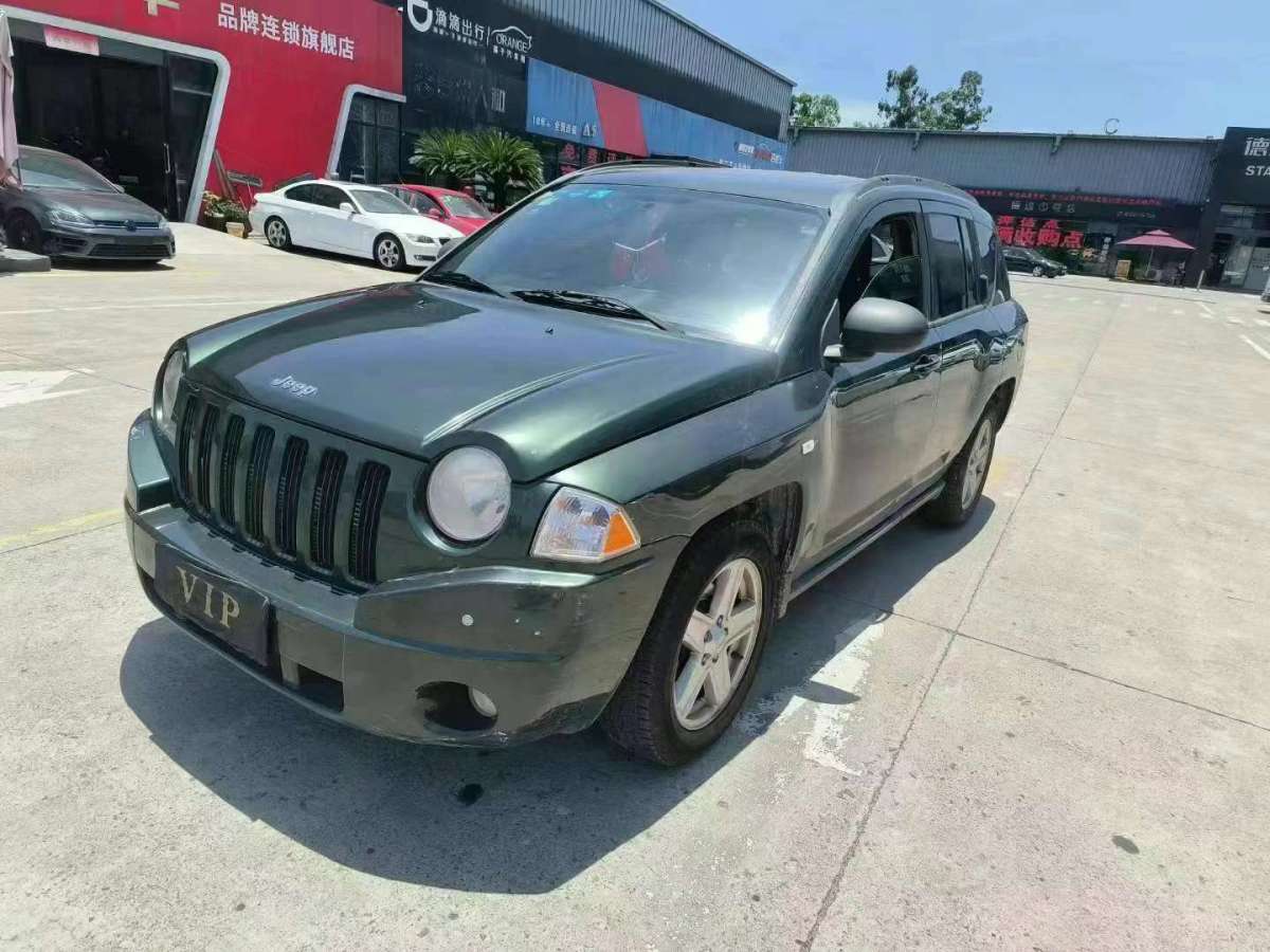 Jeep 指南者  2010款 2.4L 四驅(qū)運(yùn)動(dòng)版圖片