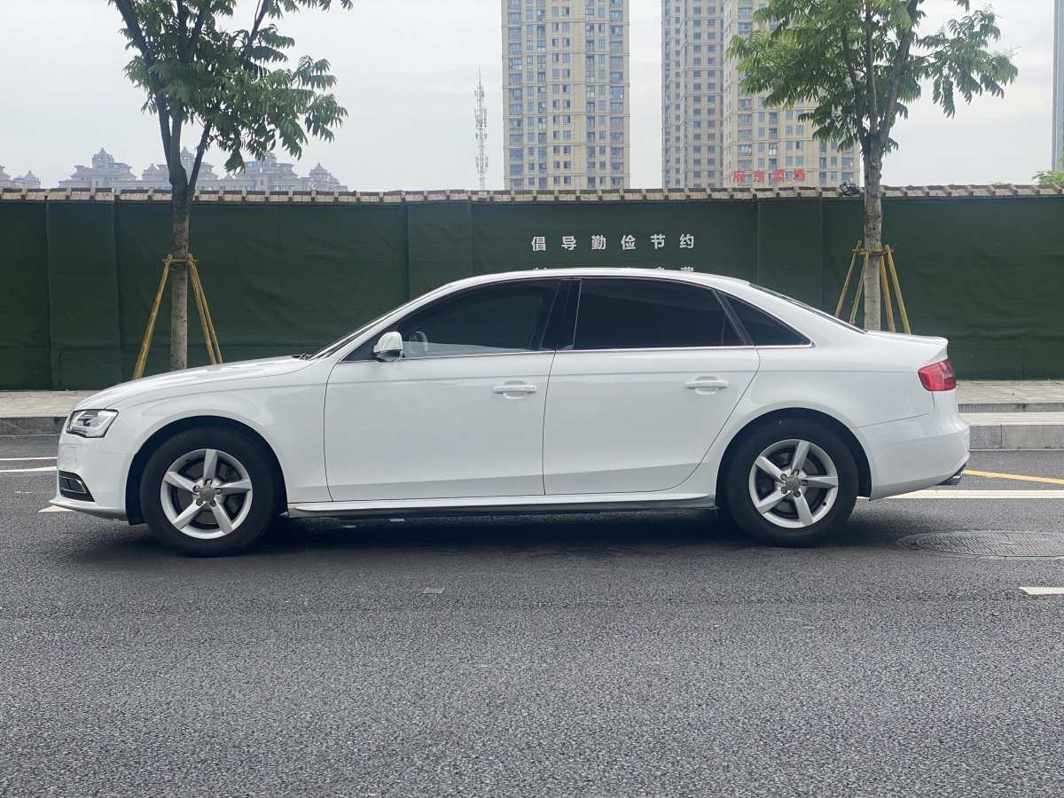 奧迪 奧迪A4L  2015款 35 TFSI 自動標(biāo)準(zhǔn)型圖片