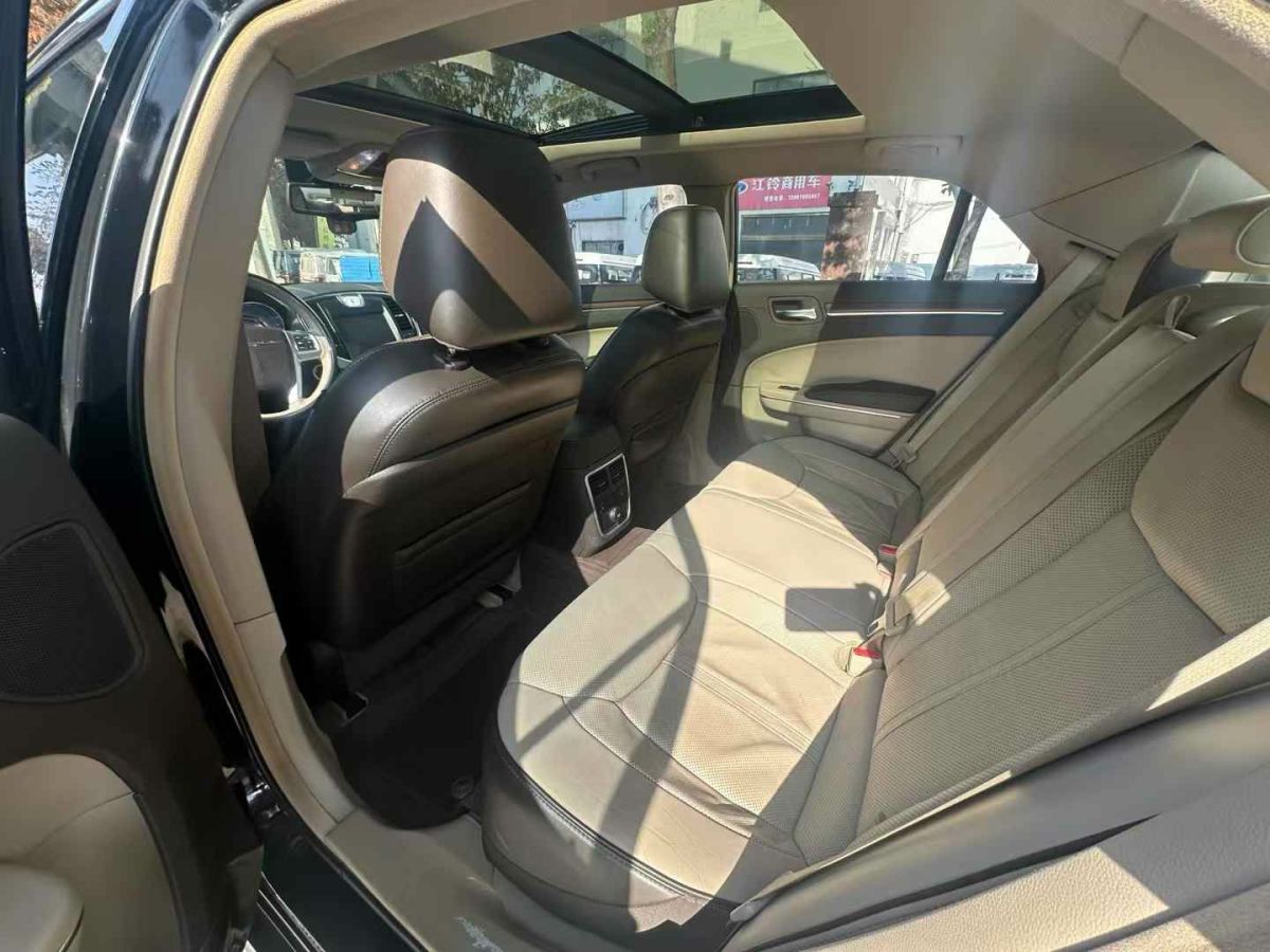 克萊斯勒 300C  2014款 3.0L 卓越版圖片