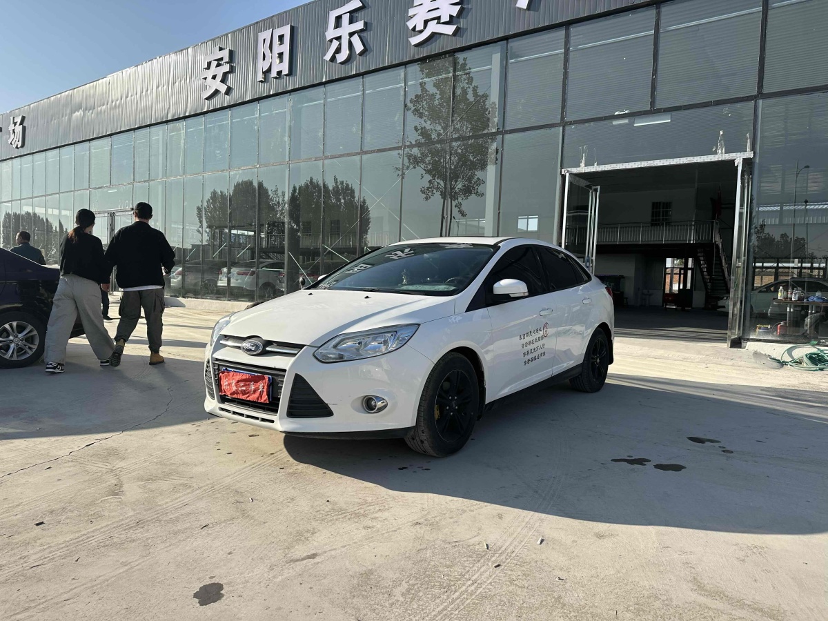 福特 福克斯  2015款 三廂 1.6L 自動(dòng)風(fēng)尚型圖片
