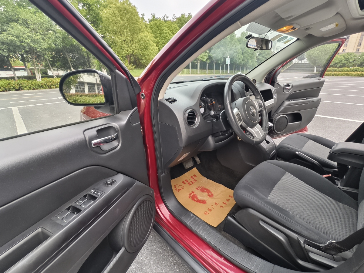 Jeep 指南者  2015款 2.0L 兩驅(qū)運動版圖片
