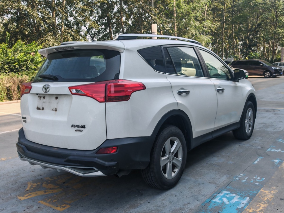 2014年11月豐田 RAV4榮放  2013款 2.5L 自動(dòng)四驅(qū)精英版