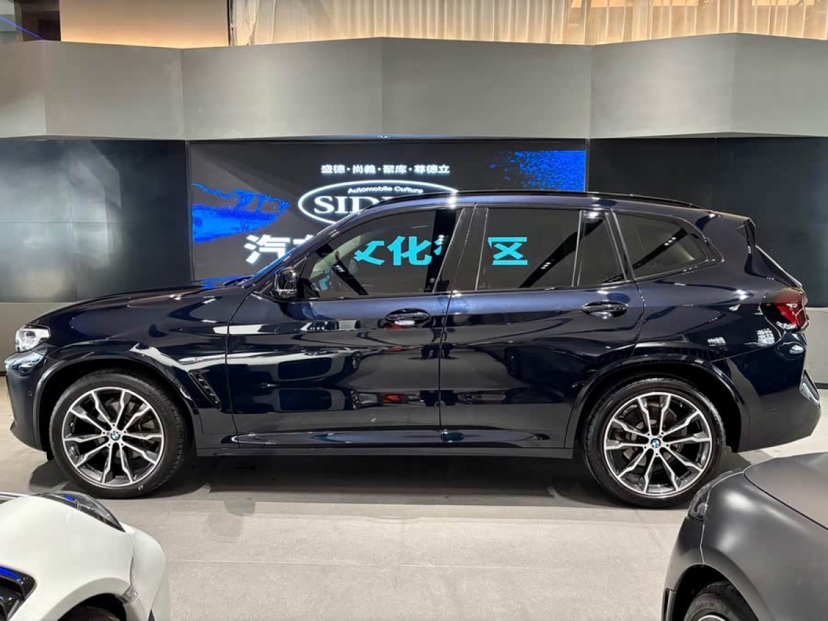 寶馬 寶馬X3  2022款 xDrive30i 領(lǐng)先型 M曜夜套裝圖片