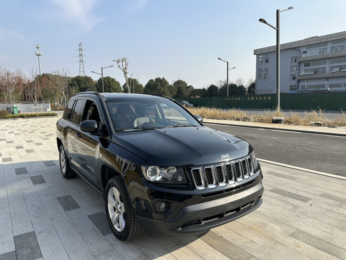 Jeep 指南者  2015款 2.0L 兩驅(qū)運(yùn)動版圖片