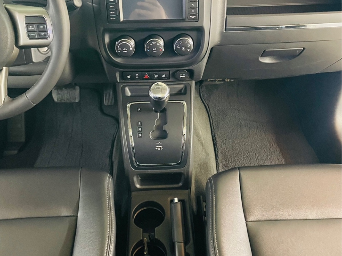 Jeep 指南者  2013款 2.0L 兩驅(qū)運動版圖片