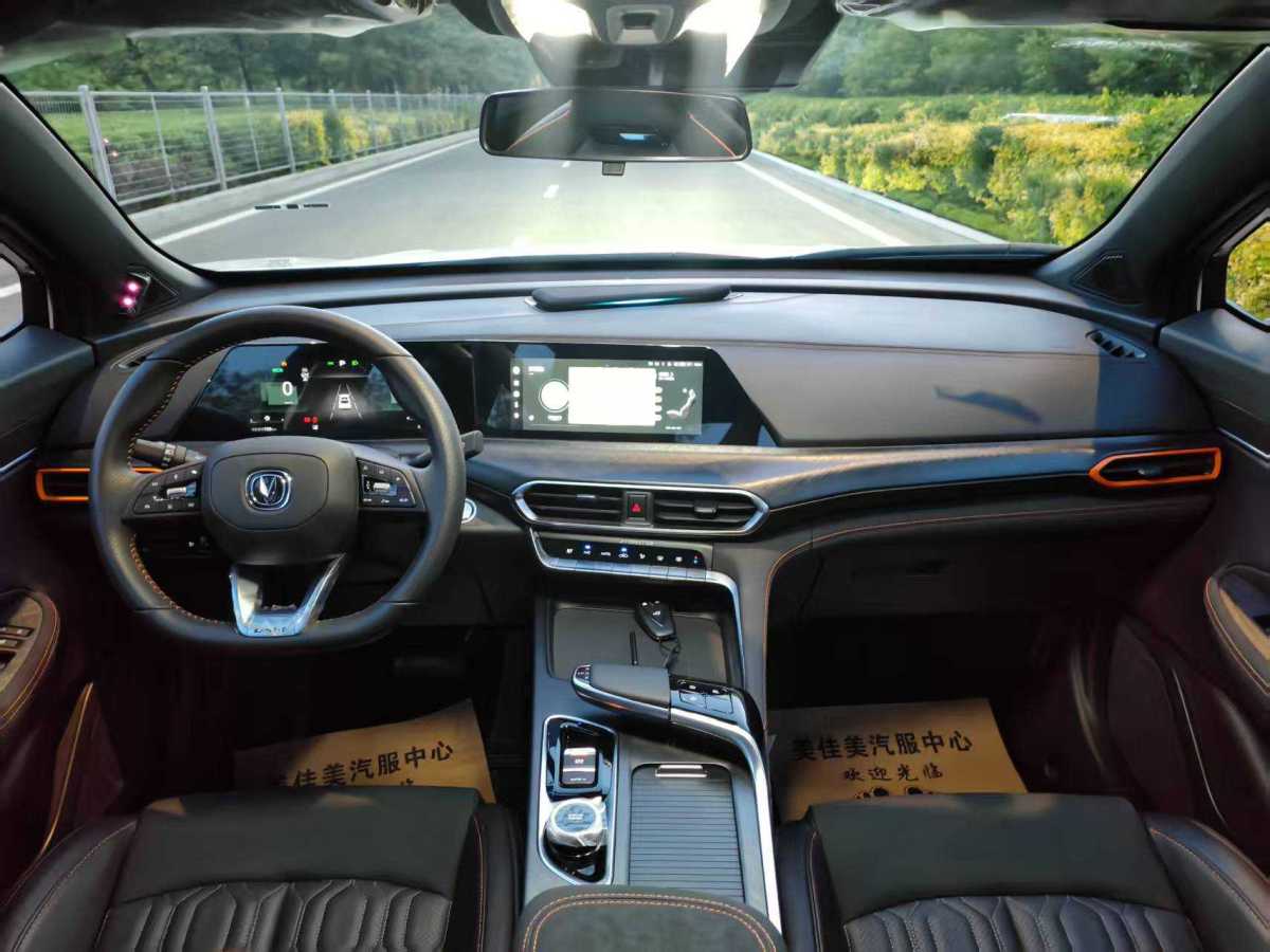 長安 UNI-T  2022款 2.0T 尊貴型圖片