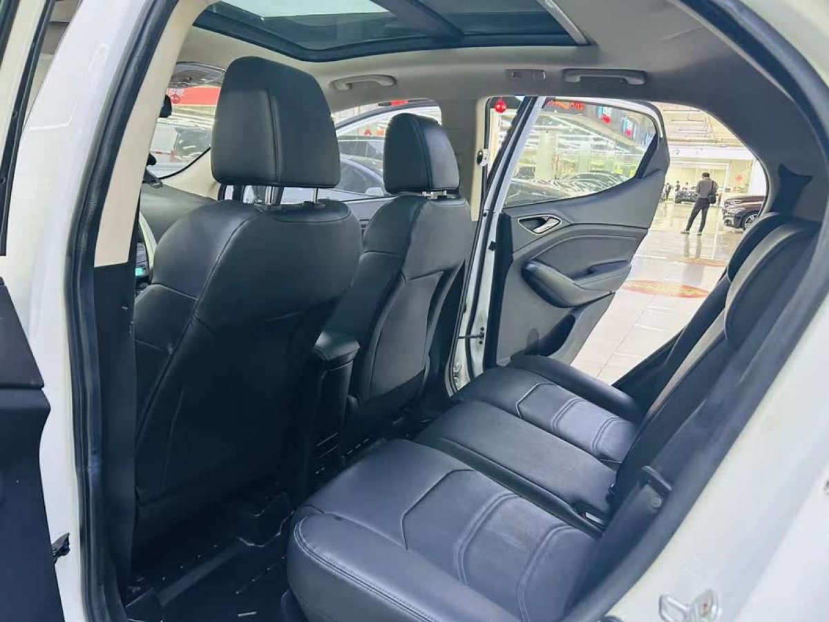 比亞迪 元新能源  2018款 EV360 智聯(lián)炫酷型圖片
