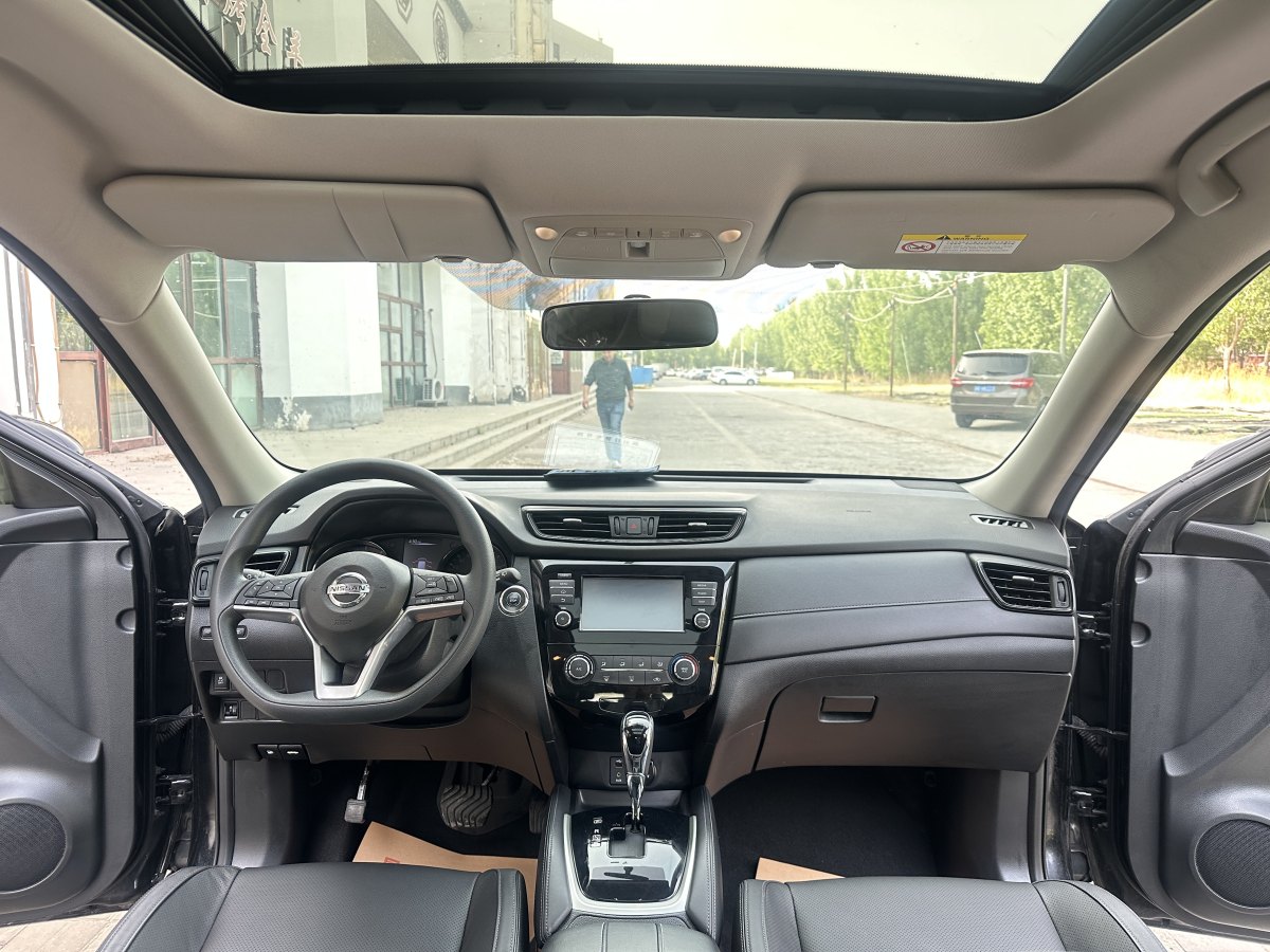 2018年7月日产 奇骏  2017款 2.0L CVT舒适版 2WD