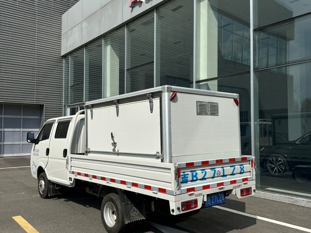 長(zhǎng)安跨越 跨越者D5  2021款 1.6L舒適版雙排廂式雙后輪3035mm貨箱DAM16KL圖片