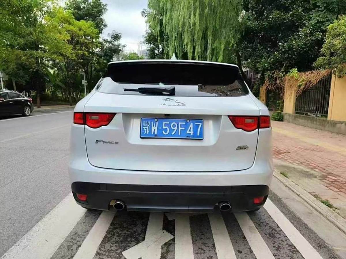 捷豹 F-PACE  2016款 2.0T 兩驅(qū)都市尊享版圖片