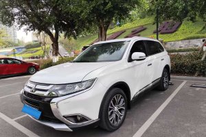 歐藍(lán)德 三菱 2.4L 四驅(qū)精英版 5座
