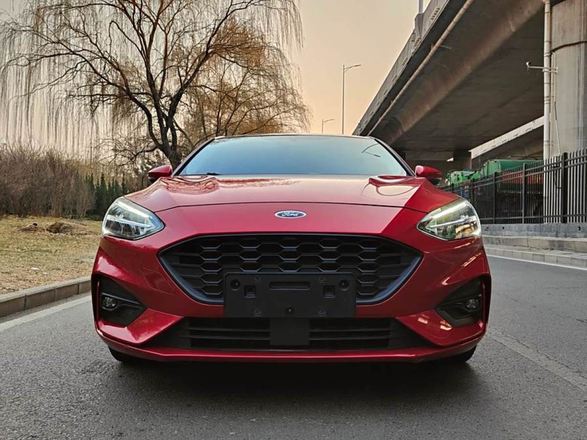 福特 ?？怂? 2021款 兩廂 EcoBoost 180 自動(dòng)鋒潮型圖片