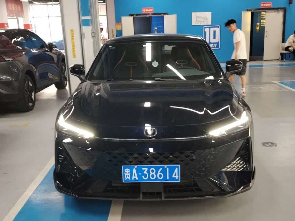 長安 長安UNI-V  2024款 1.5T 尊貴運(yùn)動型圖片