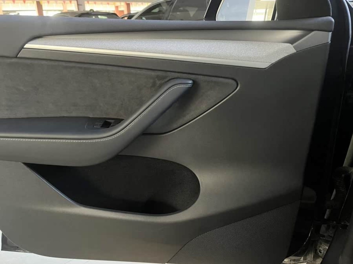 特斯拉 Model Y  2024款 后輪驅(qū)動版圖片